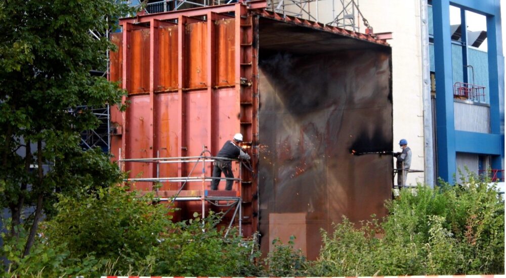 Demontage von Rauchgaskänälen in einem Kraftwerk Berlin Demontage von Rauchgaskänälen in einem Kraftwerk Berlin